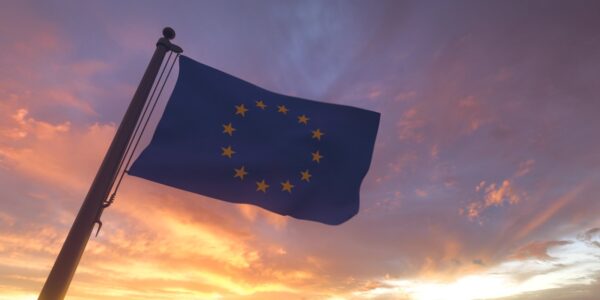Wpływ regulacji unijnych na polski system zamówień publicznych 7 eu-flag-on-flagpole-by-evening-sunset-sky-2023-11-27-05-06-33-utc