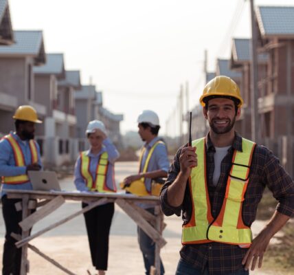 Strategie ograniczania odpadów – jak budować i produkować z głową? 4 portrait of engineers work together to assess the 2025 04 13 05 41 01 utc